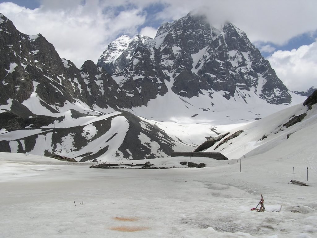 Manimahesh: The Hidden Gem for Nature Enthusiasts and Devotees. 5 Reasons one should do Manimahesh Yatra